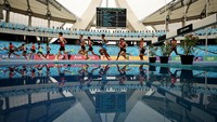 Atlet beraksi di final 5000m putra. REUTERS/Chalinee Thirasupa  