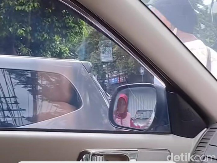 Rekaman video perempuan tua di Malang yang dibentak dan dipaksa jadi pengamen