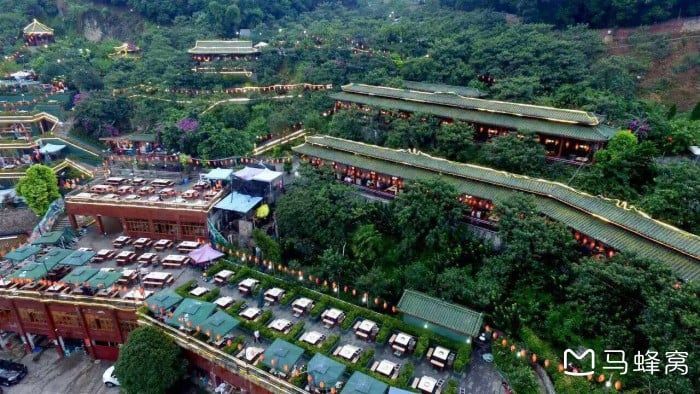 Restoran Hot Pot Terbesar di Dunia Ini Bisa Tampung 5.800 Orang!