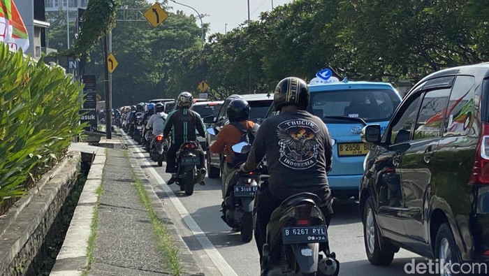 situasi macet di Lenteng Agung, Jakarta Selatan. (Devi/detikcom)