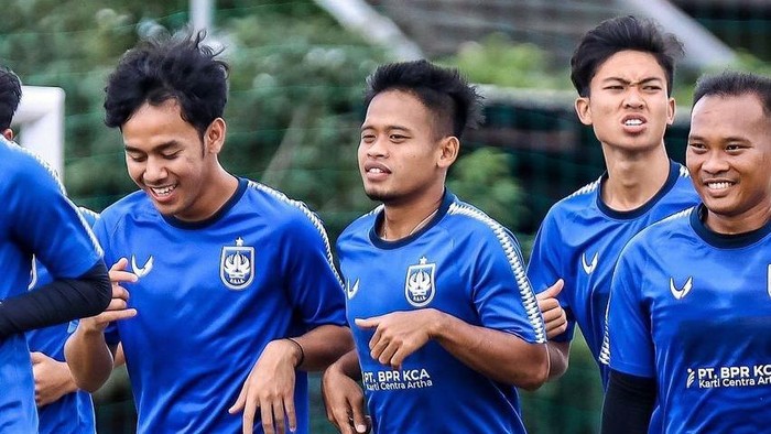 Skuad PSIS Semarang menjalani sesi latihan pada Liga 1 2022/2023 lalu.