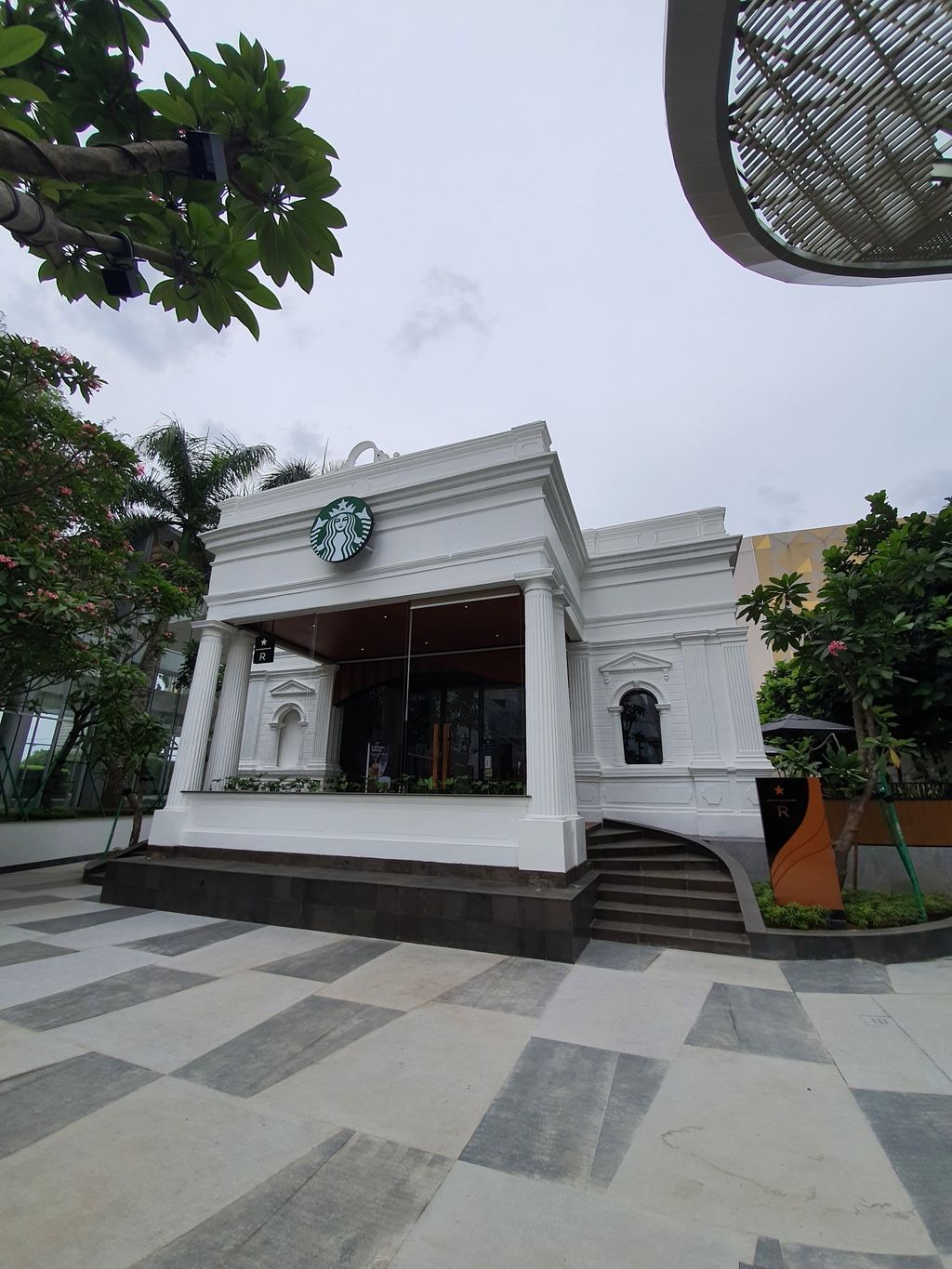 Gerai Starbucks yang keren di Indonesia