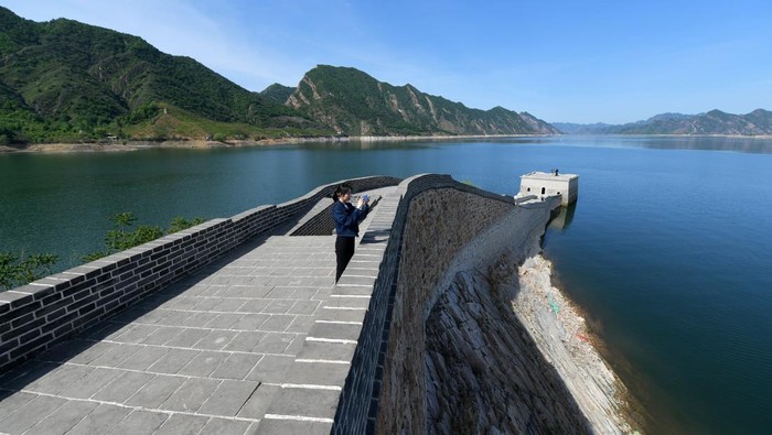 CHENGDE, CHINA - MAY 08: Aerial view of the underwater Great Wall located in the Panjiakou reservoir on May 8, 2023 in Chengde, Hebei Province of China. The underwater Great Wall belongs to the Panjiakou castle which was an important military pass in Ming dynasty (1368-1644). After the Panjiakou reservoir was built in 1975, some part of the Great Wall was submerged. (Photo by Zhai Yujia/China News Service/VCG via Getty Images)