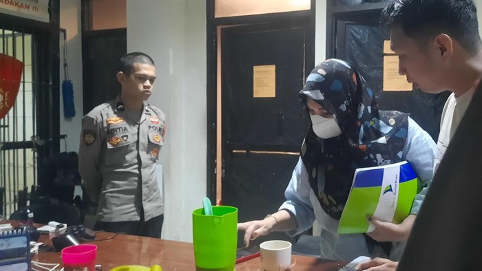 Tersangka kasus Bank Sulselbar Hermin ditahan penyidik Polda Sulbar.