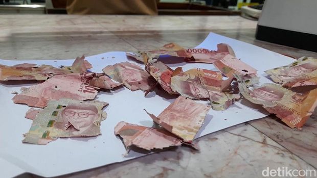Pemilik yang rusak asal Pekalongan datangi BI Tegal