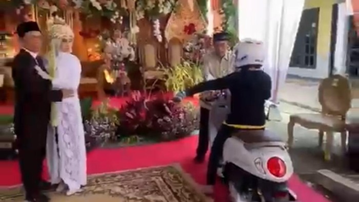 Viral wanita terobos tenda hajatan pernikahan di Ponorogo