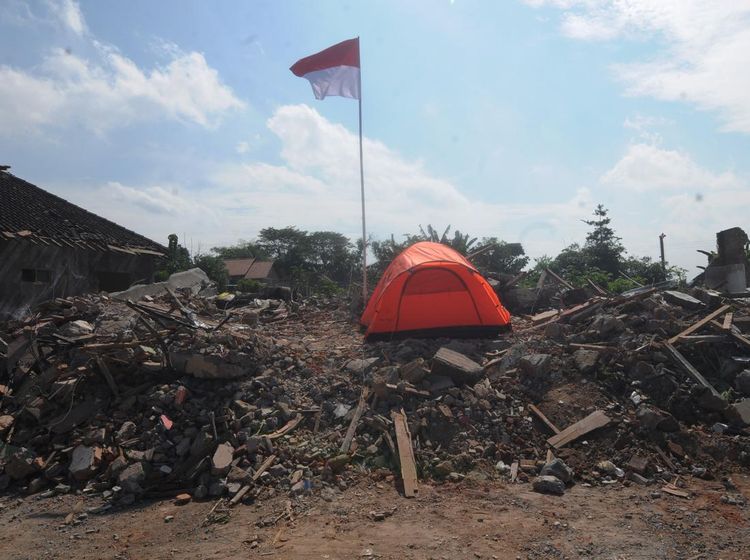 Potret Tenda Warga di Atas Puing Usai Rumah Digusur buat Tol Solo-Yogyakarta