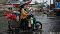 Potensi banjir rob periode sebelumnya terjadi karena adanya fenomena super new moon atau fase bulan baru yang bersamaan dengan jarak terdekat bulan ke bumi pada tanggal 20 Februari 2023 dan berpotensi meningkatkan ketinggian pasang air laut maksimum.