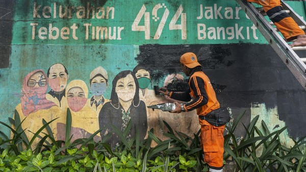 Mural Tampilkan Masker di Jakarta Mulai Dihapus, Bye-bye COVID!