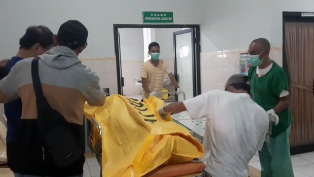 Seorang wisatawan mancanegara tewas di Tumpak Sewu, Lumajang, Jawa Timur. Wisatawan asal Malaysia itu terpeleset saat menuruni tangga menuju dasar air terjun.