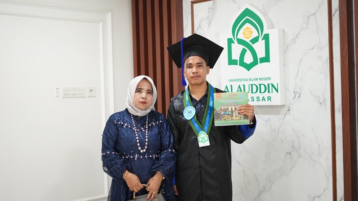 Wisudawan UIN Alauddin Makassar Edysul Isdar.