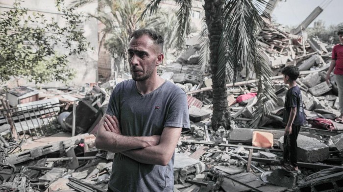 Akibat Serangan Udara Israel, Rumah Warga di Gaza Hancur Israel melancarkan serangan udara ke distrik Beit Lahia di Kota Gaza, Kamis (11/5) dini hari. Akibatnya, sejumlah rumah warga di Gaza hancur.
