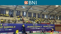 Partai Rakha Almer Alzena vs Allong Ardian ini juga berlangsung amat sengit. Rakha akhirnya mengalahkan Allong dengan 13-21, 21-18, 21-15. Foto: Vidya P/detikcom
