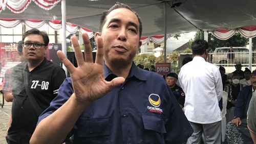 Anggota DPRD NTB fraksi Partai Gerindra Mori Hanafi resmi mendaftarkan diri sebagai bakal calon anggota legislatif (Bacaleg) DPR RI melalui Partai NasDem. (Foto: Helmy Akbar/detikBali)