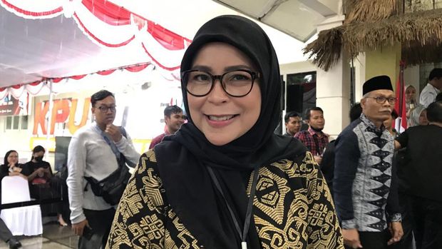 Bakal calon anggota DPD dapil NTB Maureen Grace Wenas saat ditemui di Kantor KPU NTB pada Kamis (11/5/2023). (Foto: Helmy Akbar/detikBali)