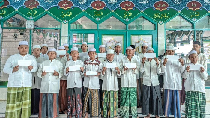 Bantuan sahabat baik sampai ke anak-anak Panti Asuhan dan Pesantren Nahdlatul Wathan hingga duafa di Jati Padang. Yuk, salurkan kebaikan lewat berbuatbaik.