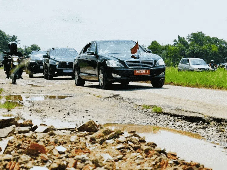 Bingkai Sepekan: Jalan Rusak di RI Capai Ribuan Kilometer, Nggak Cuma Lampung