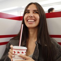 Tak disangka, kloningannya sudah menghasilkan keuntungan $71.610 atau sekitar Rp 1 miliaran.Foto: Twitter Caryn Marjorie