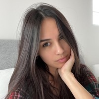 Dilansir Daily Star, Caryn membuat versi virtual dari dirinya sendiri yang dinamakan CarynAI dengan teknologi intelegensi buatan. Dikatakan jika CarynAI bisa berfungsi seperti pacar. Lewat aplikasi tersebut, para penggemar bisa berkomunikasi hingga membuat suara.Foto: Twitter Caryn Marjorie