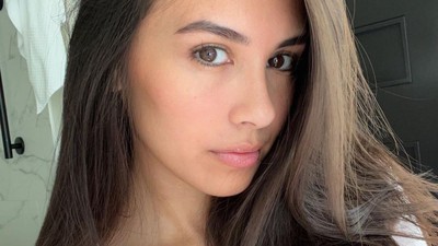 Foto Model yang Kloning Diri Sendiri Pakai AI untuk Dibagikan ke Seribu Pacar