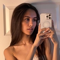 Caryn Marjorie punya ribuan penggemar yang ingin menjadi pacarnya. Untuk memenuhi keinginan mereka semua, Caryn mengkloning dirinya sendiri dengan bantuan intelegensi buatan.Foto: Twitter Caryn Marjorie