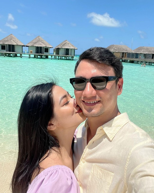 Menyusul desas-desus yang beredar, Tian memberikan tanggapan singkat. Suruh ke narasumbernya aja, jangan ke saya. Dia yang tahu, saya nggak tahu. Foto: Instagram @titi_kamall