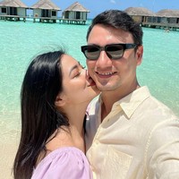 Menyusul desas-desus yang beredar, Tian memberikan tanggapan singkat. Suruh ke narasumbernya aja, jangan ke saya. Dia yang tahu, saya nggak tahu. Foto: Instagram @titi_kamall