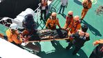 Momen Evakuasi Jenazah Kru Kapal Kargo di Selat Benggala