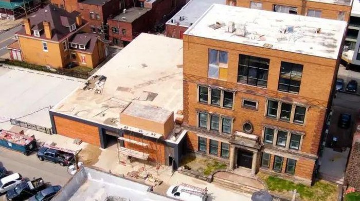 Habiskan Rp 50 M, Sekolah Tua Ini 'Disulap' Jadi Apartemen Sebuah sekolah tua di Homestead, Pennsylvania disulap menjadi apartemen. Bangunan itu sebelumnya sudah terbengkalai nyaris 10 tahun.