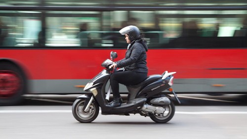 Ilustrasi Naik Motor