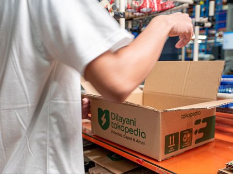 Ilustrasi paket Tokopedia