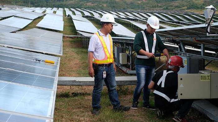 Salah satu orang terkaya di Indonesia, Anthoni Salim akan menyuntikkan dana sebesar 23,8 miliar peso atau US$ 427 juta, atau Rp 6,27 triliun (kurs Rp 14.700/US$) kepada perusahaan energi surya, SP New Energy. Investasi ini tepatnya dilakukan oleh unit usaha miliknya yakni Metro Pacific Investments di Filipina.