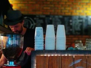 5 Kafe Nyaman Dekat Stasiun KRL Cocok Untuk Santai Sejenak