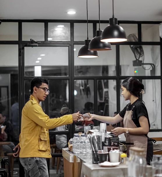 5 Kafe Nyaman Dekat Stasiun KRL Cocok Untuk Santai Sejenak