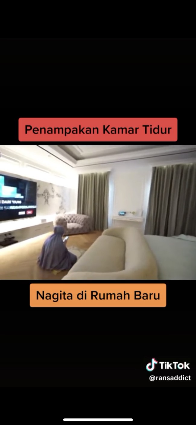 Rumah baru berharga miliaran yang dibangun oleh Raffi Ahmad dan Nagita Slavina akhirnya rampung dan sudah ditempati. Salah satu ruangan yang tak kalah jadi sorotan ialah kamar tidur mewah milik Raffi dan Nagita. Foto: YouTube/Rans Entertainment