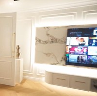 Melalui channel YouTube pribadinya Raffi dan Nagita tampak memamerkan isi rumah barunya tersebut. Terlihat jelas bagian kamar pribadi Raffi dan Nagita tampak begitu mewah dan luas bak hotel bintang 5 dengan didominasi warna putih dan coklat. Foto: YouTube/Rans Entertainment