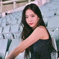 Ini bukan pertama kalinya Kazuha viral karena bentuk tubuhnya. Saat debut dengan LE SSERAFIM, eks balerina Jepang itu memukau penggemar wanita dengan otot perutnya. Foto: Instagram