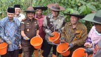 Tarmizi Tohor mengklaim panen kopi perdana di atas tanah wakaf 1,5 hektar ini menjadi bukti nyata, bahwa wakaf bisa menghasilkan sesuatu yang produktif. Lebih dari itu, Tarmizi ingin panen kopi perdana ini dapat menembus pasar internasional, sesuai harapan masyarakat dan target Pemerintah Daerah dalam program Desa Devisa. 