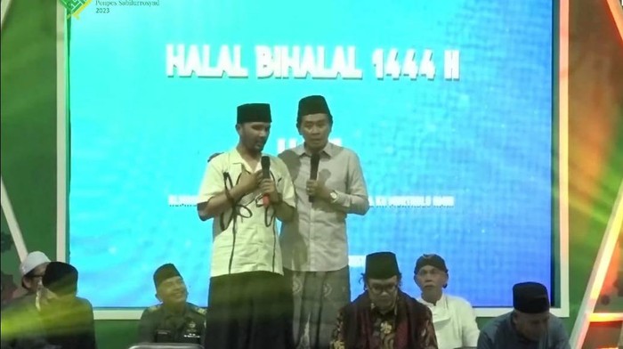 KH Anwar Zahid bersama Ustaz Hanan Attaki