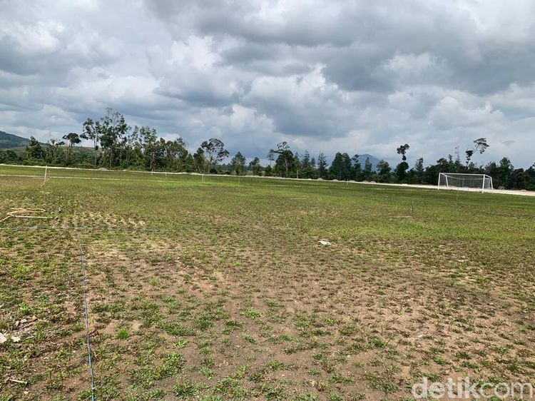6 Potret Terkini Stadion Siosar Berbiaya Rp 33 M yang Tak Bisa Digunakan