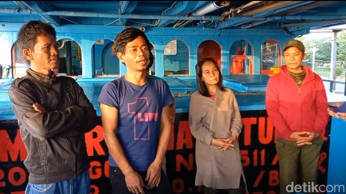 Lima ABK KM Arta Mina Sentosa yang berhasil dievakuasi di Probolinggo