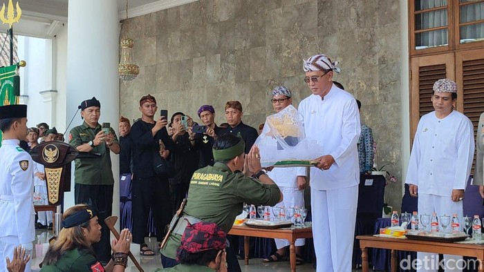Mahkota Binokasi yang kembali ke Ciamis.