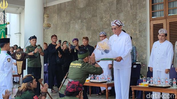 Mahkota Binokasi yang kembali ke Ciamis.