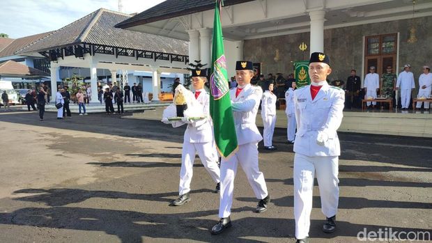 Mahkota Binokasi yang kembali ke Ciamis.