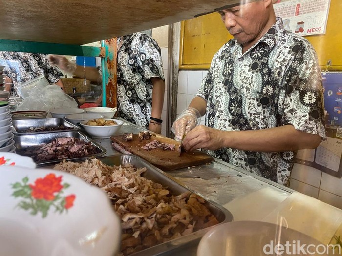 Mantul! Sarapan Akhir Pekan dengan Soto Medan Legendaris 93 Tahun