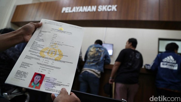 SKCK (Surat Keterangan Catatan Kepolisian) dikeluarkan oleh Polri sebagai bukti catatan seseorang terkait tindak kejahatan. Simak cara perpanjang SKCK online!