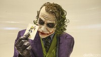 Berbahan dasar polyresin atau polystone koleksi action figure di sini nampak terlihat nyata, salah satunya action figure Joker ini. Harganya pun ditaksir di atas Rp 50 Juta Rupiah. Foto: Rifkianto Nugroho/ detikcom