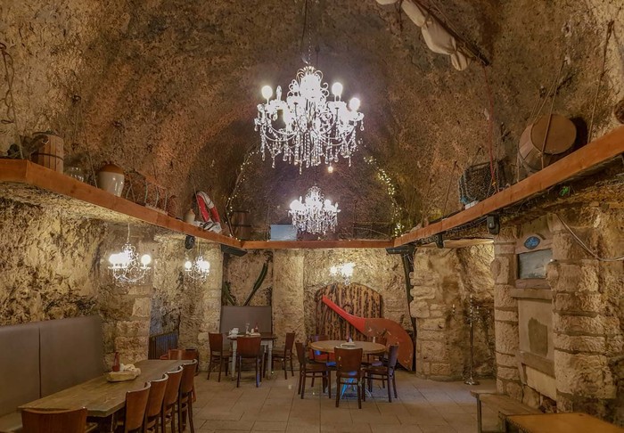 Mistis! 10 Restoran Ini Disebut Paling Berhantu di Dunia Mistis! 10 Restoran Ini Disebut Paling Berhantu di Dunia