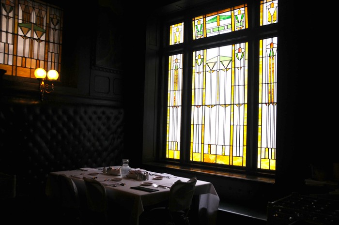 Mistis! 10 Restoran Ini Disebut Paling Berhantu di Dunia Mistis! 10 Restoran Ini Disebut Paling Berhantu di Dunia