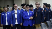 Rombongan PAN diterima oleh Ketua KPU Hasyim Asyari.